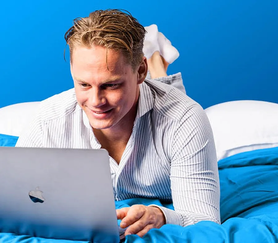Man regelt zijn SOA test thuis in plaats van bij de GGD Rotterdam